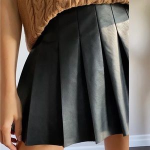 Sundey Best (Aritzia) pleated pleather skirt